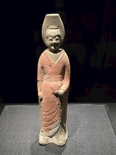 徐显秀墓笼冠俑