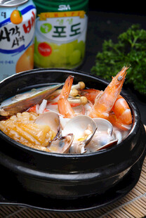 韩式海鲜豆腐锅美食特写
