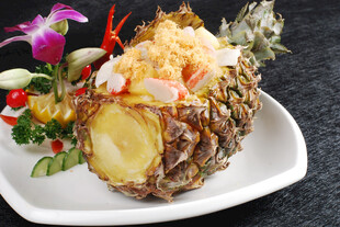 菠萝海鲜船美食盛宴