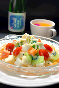 日式缤纷沙拉配饮品