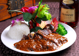 美味酱汁牛排摆盘精致