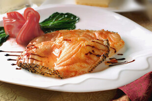 香煎三文鱼配蔬菜