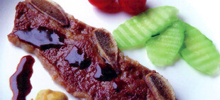 美味卤牛肉搭配清新黄瓜