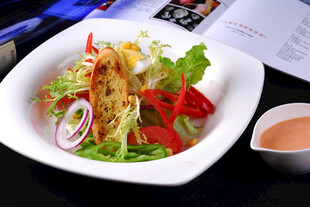 美味鸡肉蔬菜沙拉