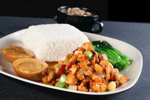 虾仁炒饭套餐配米饭蔬菜