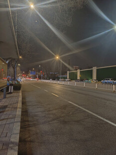 夜晚城市空旷道路美景