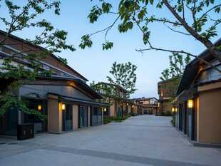 古雅街道夜景静谧氛围