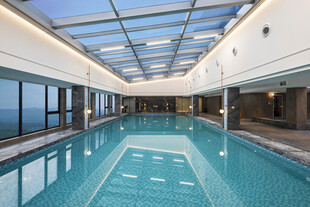 室内海景泳池视野开阔