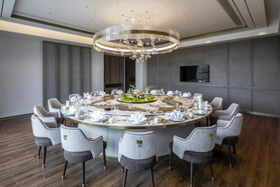 豪华圆桌宴会餐厅布置