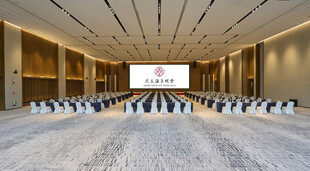 宽敞明亮的大型会议大厅
