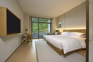 现代简约风温馨卧室空间