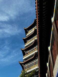 中式古建筑塔楼蓝天景致