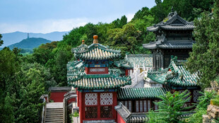 山林中的中式古建筑群