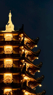 夜幕下的璀璨古塔