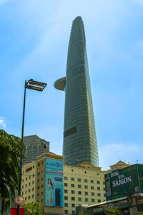 高耸摩天大楼城市景观
