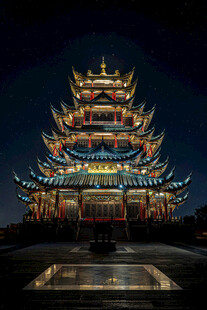 古建楼阁夜景璀璨辉煌