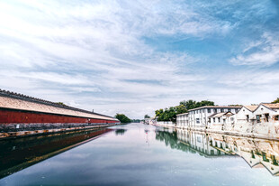 江南水乡河畔古建筑风景