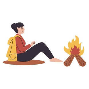 女子惬意地在篝火旁休憩