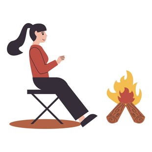 女子围坐篝火享受惬意时光