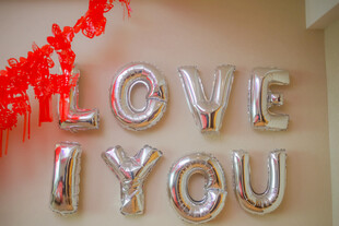 银色气球表白 我爱你