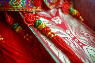 传统中式嫁衣精美细节