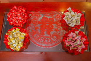 喜庆中式糕点礼盒展示