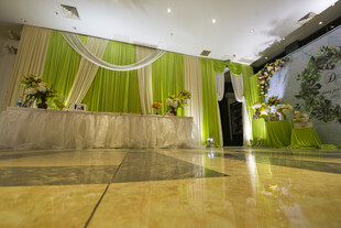 绿色主题婚礼布置场景