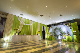 清新绿调婚礼场地布置