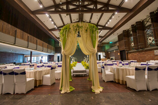 华丽宴会厅内的精致布置