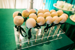 精致棒棒糖造型甜点展示