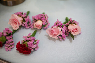 多彩精致花卉胸花组合