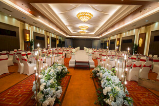 豪华婚礼宴会厅布置精美