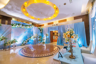 梦幻蓝色系婚礼场地布置