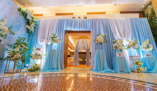 梦幻蓝色系婚礼布置场景