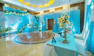 梦幻蓝色系婚礼场地布置