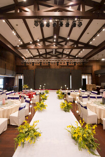 优雅室内婚礼场地布置