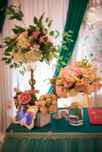 浪漫花卉装饰婚礼桌面布置