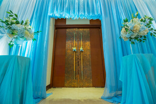 蓝色系婚礼门庭布置