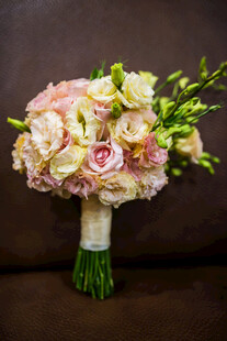 浪漫粉色系新娘手捧花