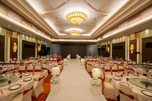 豪华宴会厅布置精美场景