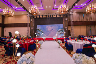 豪华宴会厅婚礼布置场景