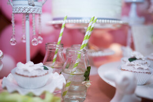 粉色系精致甜品派对布置