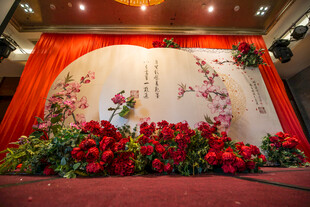 中式婚礼舞台花卉装饰