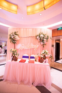 粉色浪漫婚礼甜品台布置