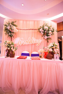 粉色浪漫婚礼签到台布置