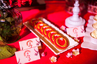 喜庆中式甜品桌布置