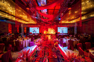 红色梦幻婚礼宴会现场