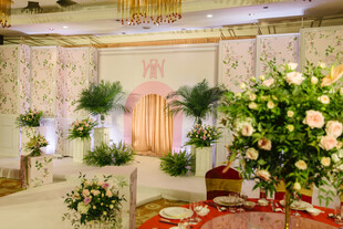 优雅精致的室内花卉布置