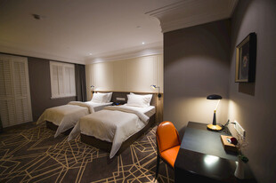 现代风格温馨酒店客房