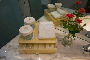 精致浴室洗漱用品摆放